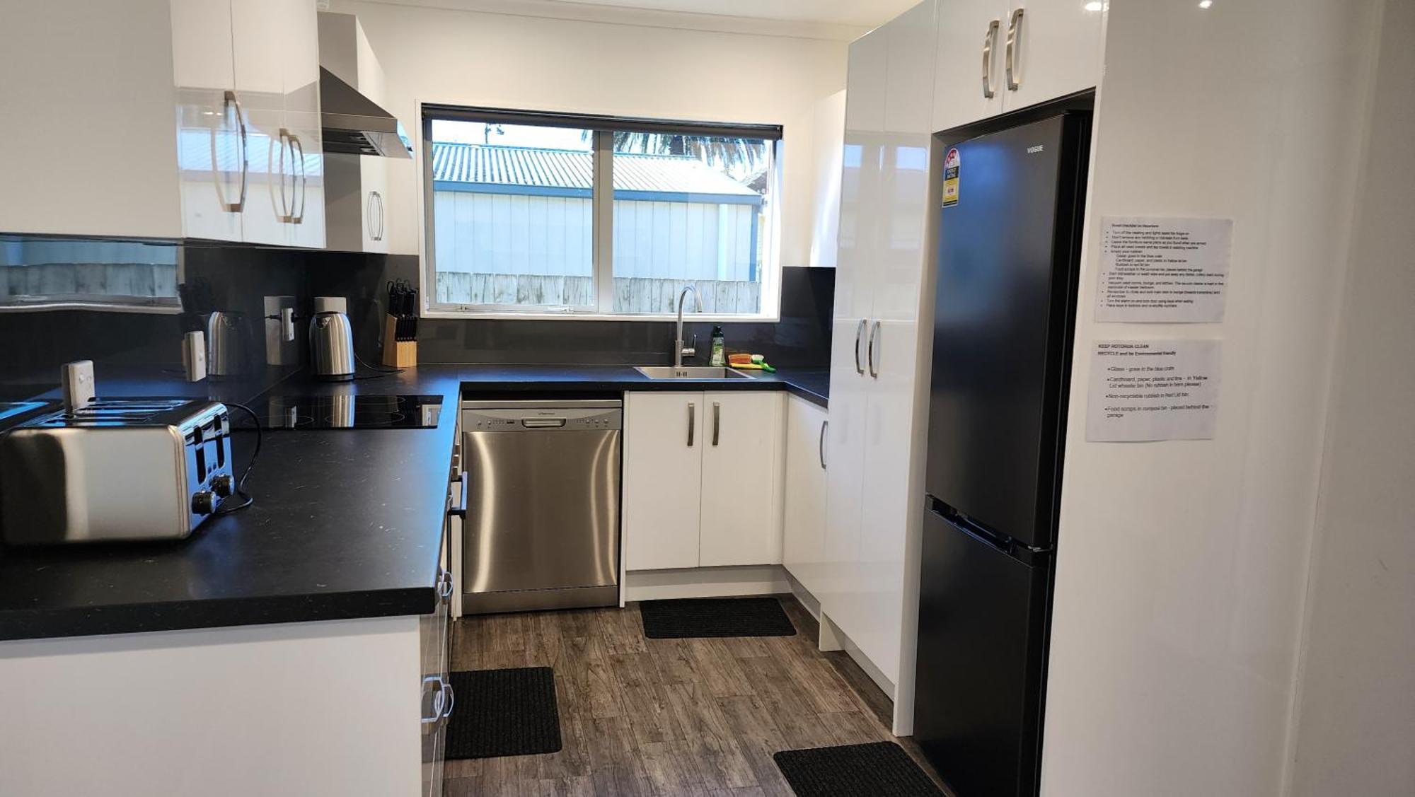 Oaktree Entire Holiday Home, Sleeps 8 To12 Rotorua Extérieur photo