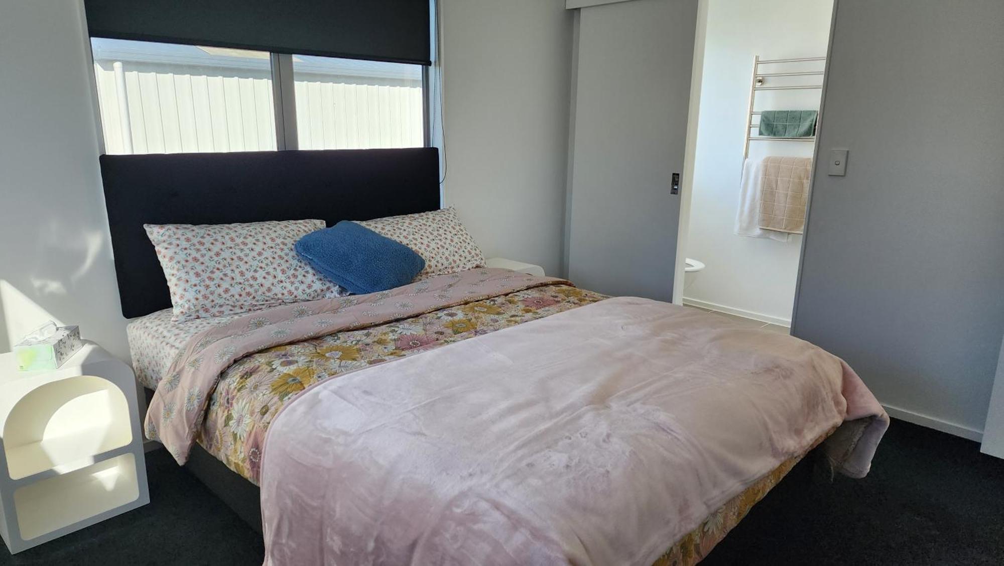 Oaktree Entire Holiday Home, Sleeps 8 To12 Rotorua Extérieur photo