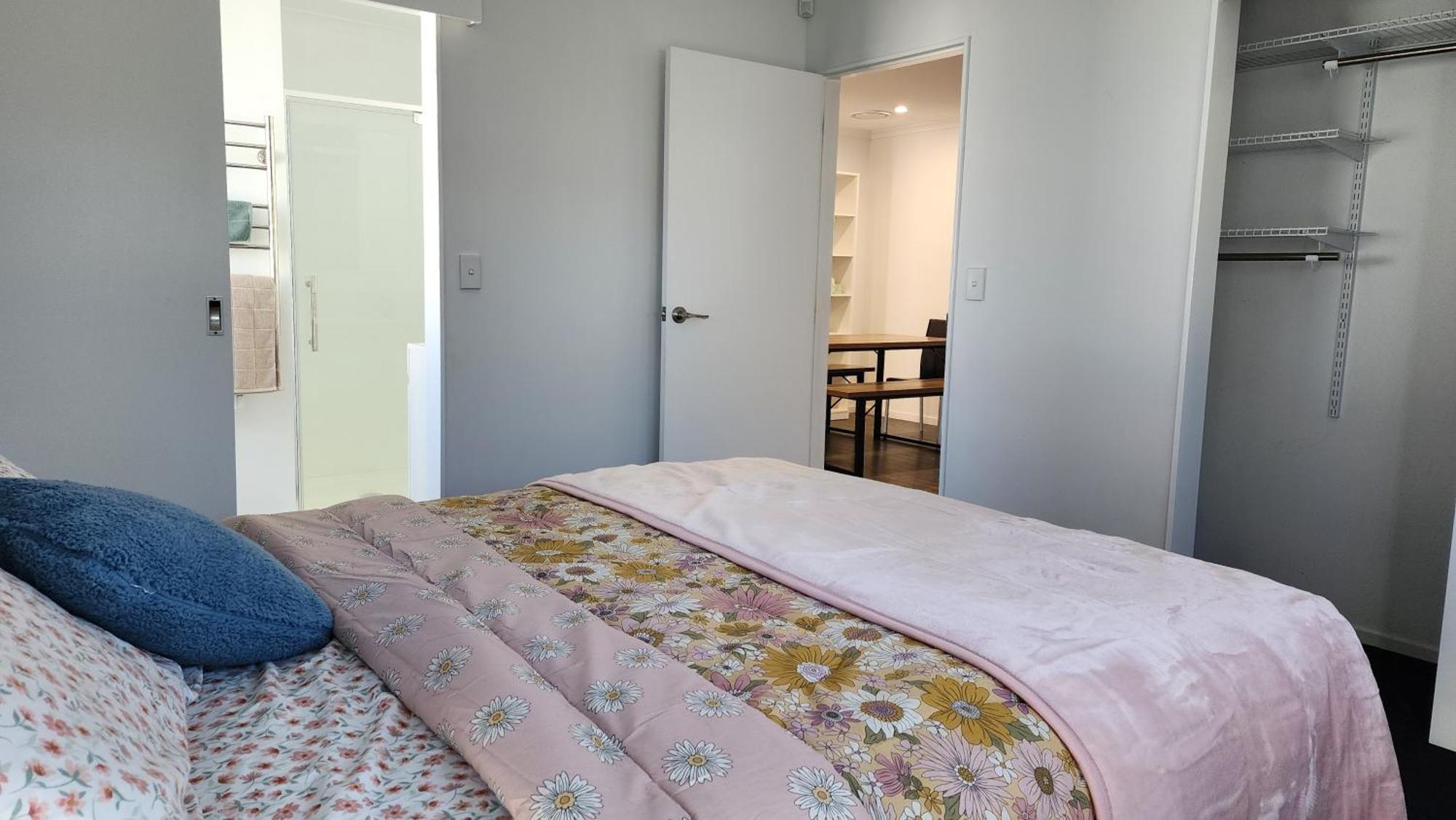 Oaktree Entire Holiday Home, Sleeps 8 To12 Rotorua Extérieur photo